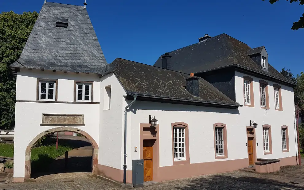 Wanderreise Eislek Trail: Château Wilwerwiltz am Eislek Trail in Luxemburg