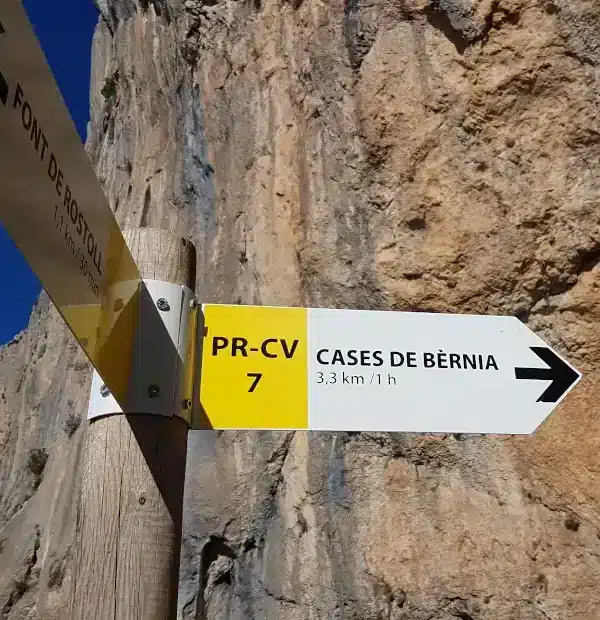 Wanderreise Costa Blanca: Wegbeschilderung auf dem Wanderweg in der Sierra de Bernia