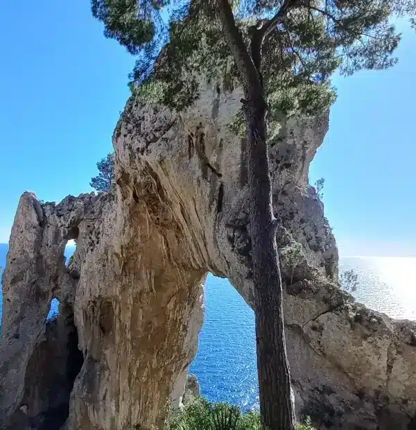 Wanderreise Amalfiküste: Felsenformation auf Capri