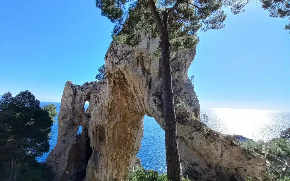 Wanderreise Amalfiküste: Felsenformation auf Capri