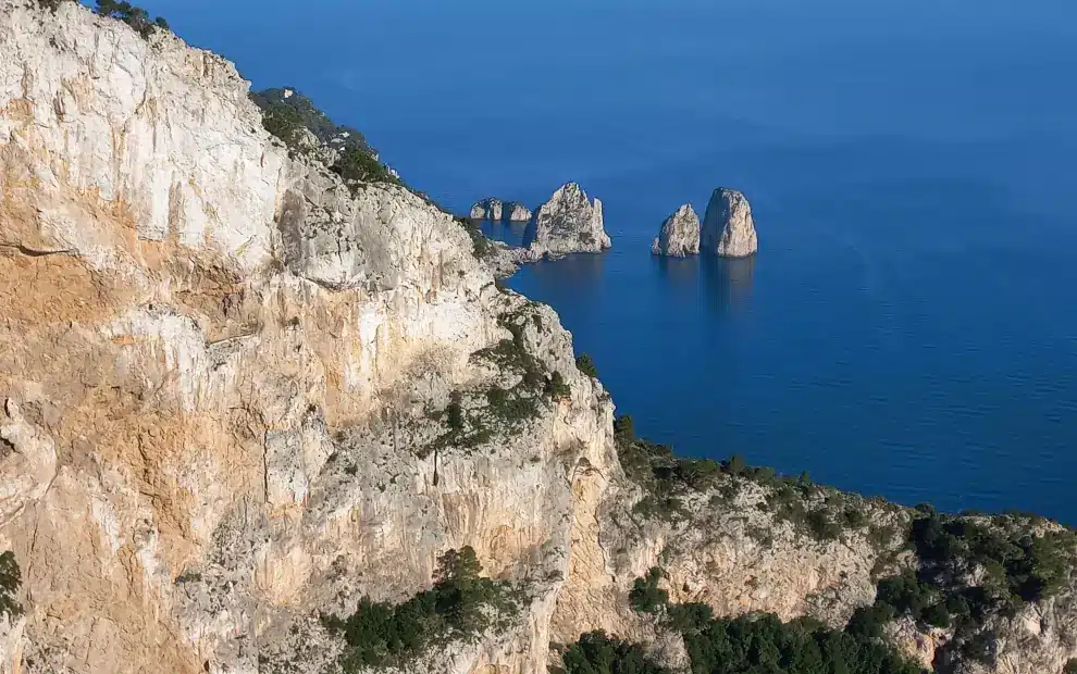 Wanderreise Amalfiküste und Capri: Blick auf die Faraglioni