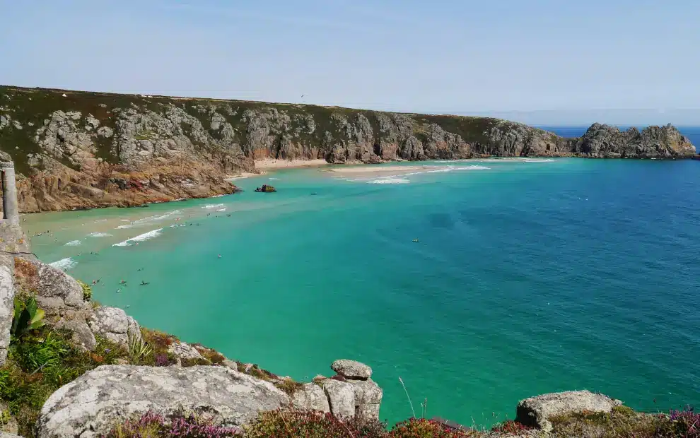 Wanderreise Cornwall -South West Coast Path: Küste bei Porthcurno