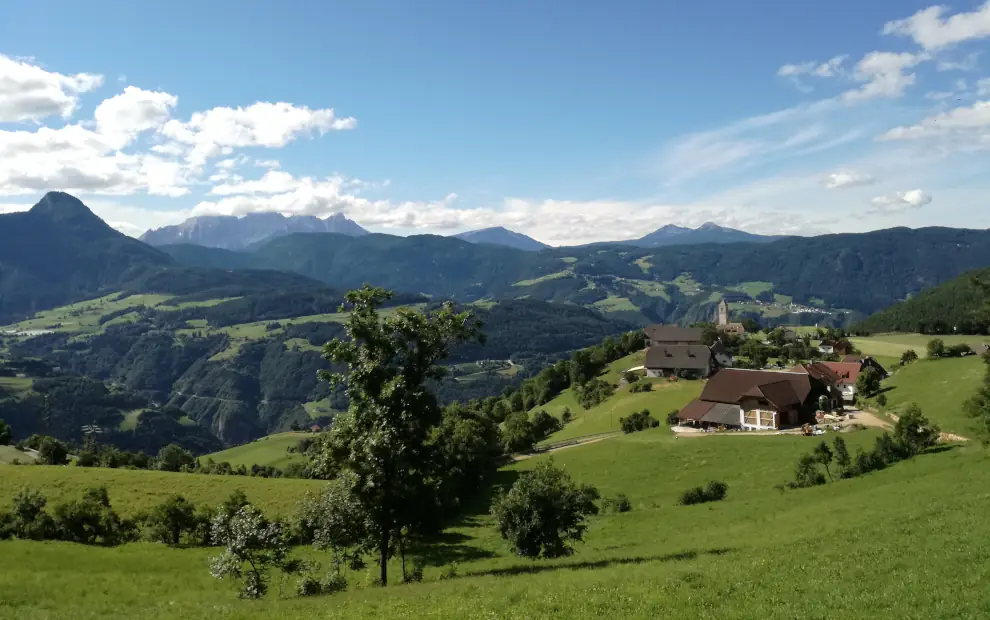 Wanderreise Südtirol Keschtnweg - Landschaft auf dem Keschtnweg