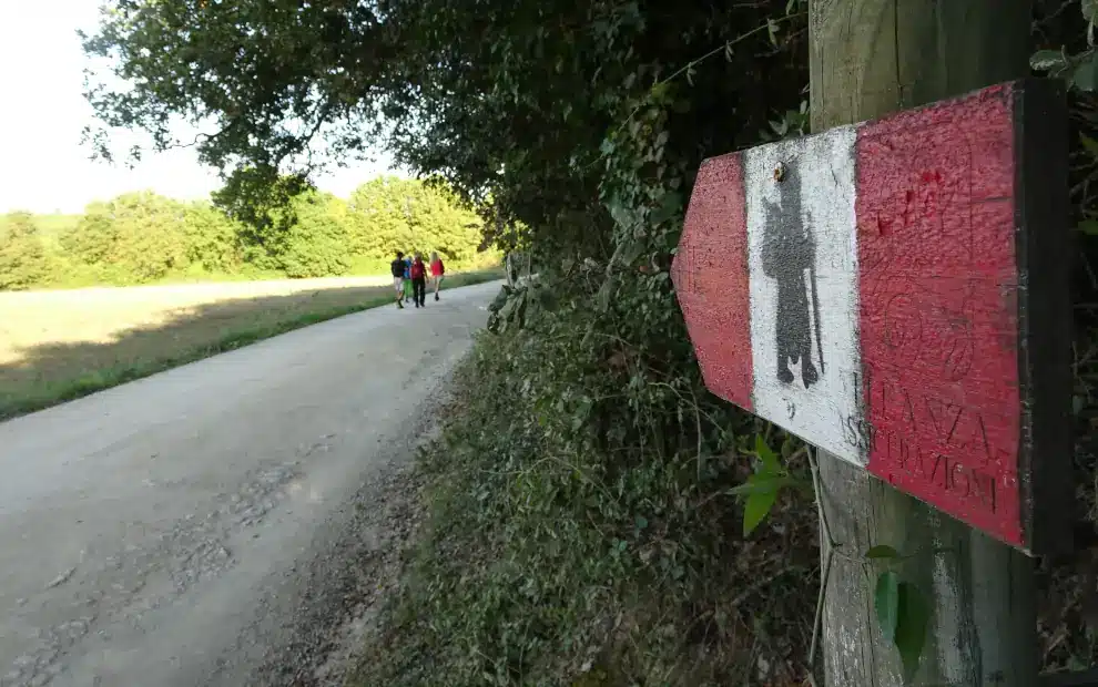 Wanderreise Höhepunkte der Via Francigena in der Toskana: Beschilderung bei San Gimignano