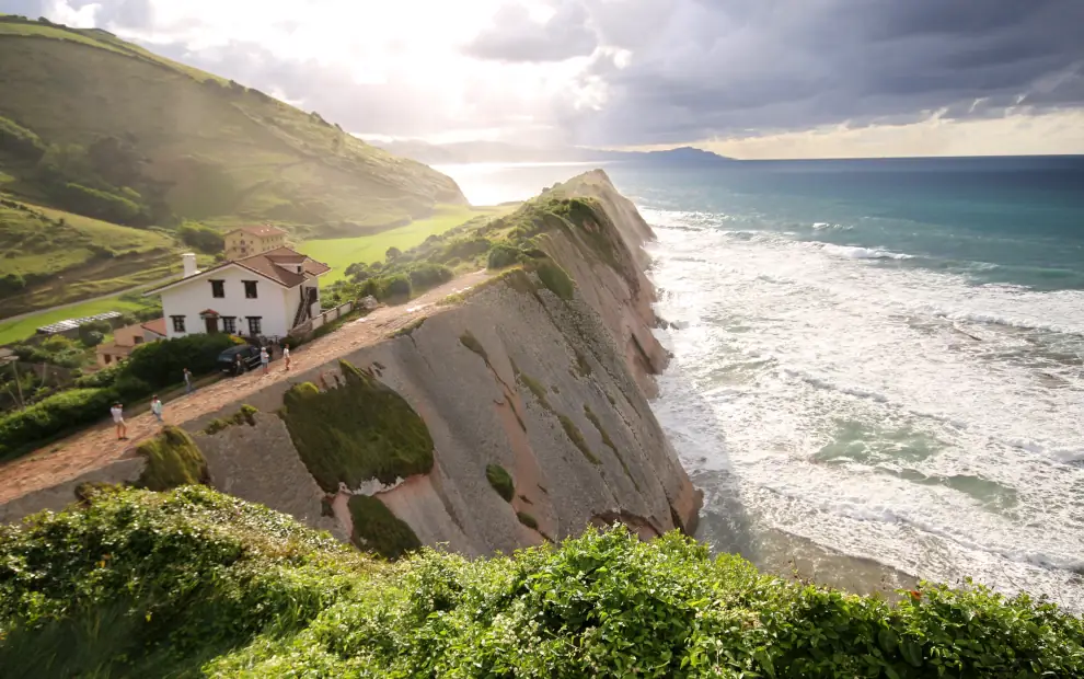 Wanderreise Baskenland - Küstenwandern von Zumaia nach Bilbao: Felsformation Algorri bei Zumaia