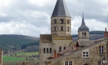 Wanderreise Jakobsweg Frankreich – Von Dijon nach Cluny: Blick auf die Abtei von Cluny
