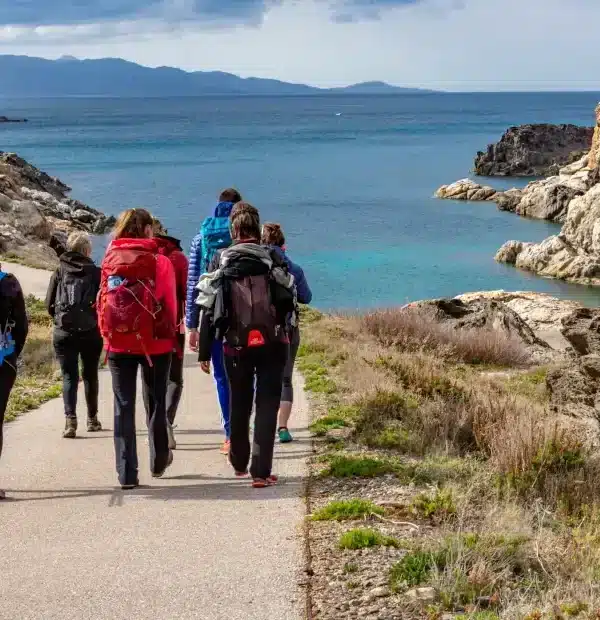 Wanderreise von Collioure nach Cadaquès: Wanderer am Cap de Creus