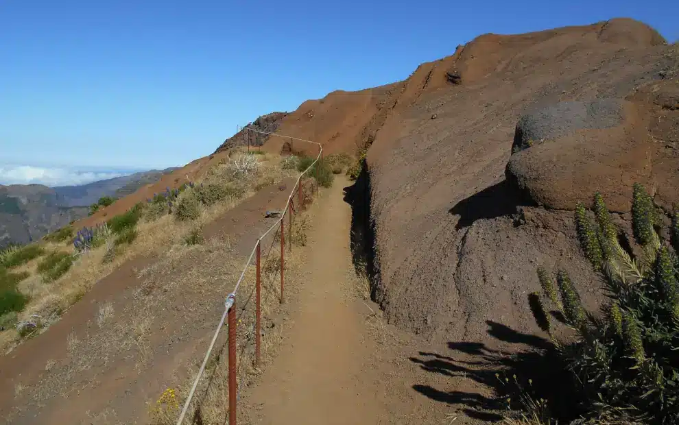 Wanderreise Madeira - Nordosten: Wanderweg zwischen Pico Arieiro und Pico Ruivo