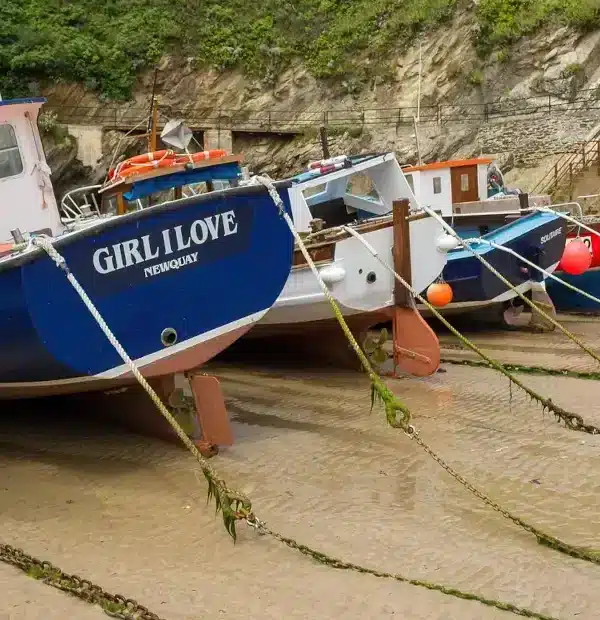 Wanderreise South West Coast Path: Boote im Hafen von Newquay