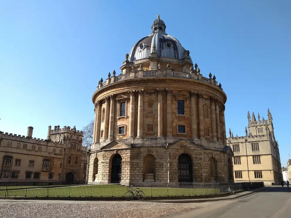 Wanderreise England – Auf dem Thames Path von Oxford nach Windsor: Radcliffe Camera, Bodleian Library in Oxford, Bild von Sara Price auf Pixabay