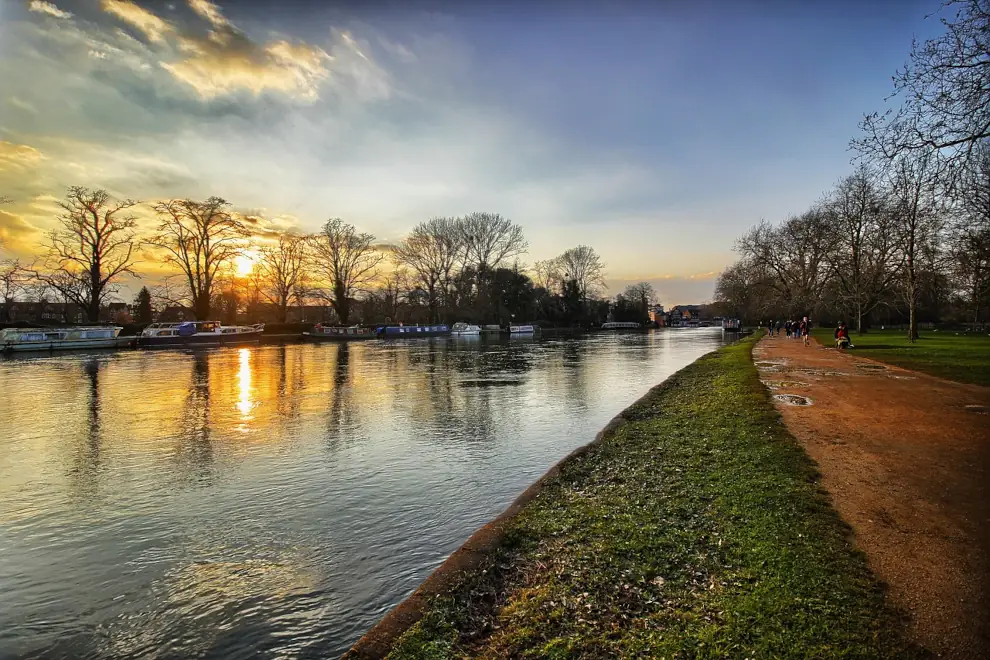 Wanderreise England – Auf dem Thames Path von Oxford nach Windsor: Die Themse bei Oxford, Bild von Alfonso Cerezo auf Pixabay
