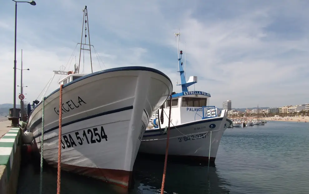 Wanderreise Costa Brava: Schiffe im Hafen von Palamós