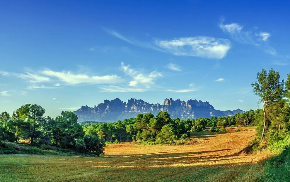 Wanderreise Katalonien: Blick auf das Montserrat-Gebirge