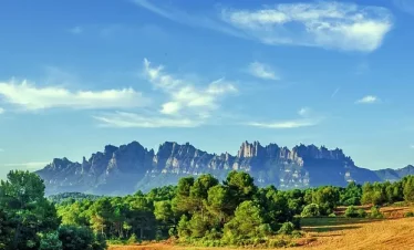 Wanderreise Katalonien: Blick auf das Montserrat-Gebirge