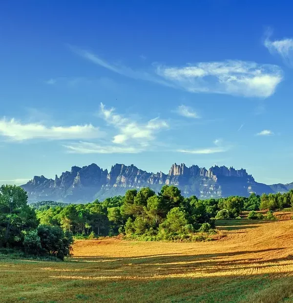 Wanderreise Katalonien: Blick auf das Montserrat-Gebirge