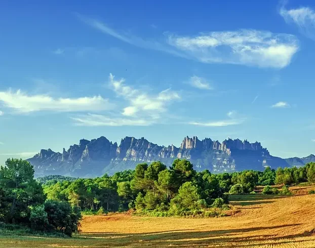 Wanderreise Katalonien: Blick auf das Montserrat-Gebirge