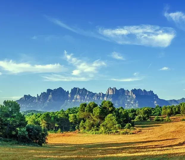 Wanderreise Katalonien: Blick auf das Montserrat-Gebirge