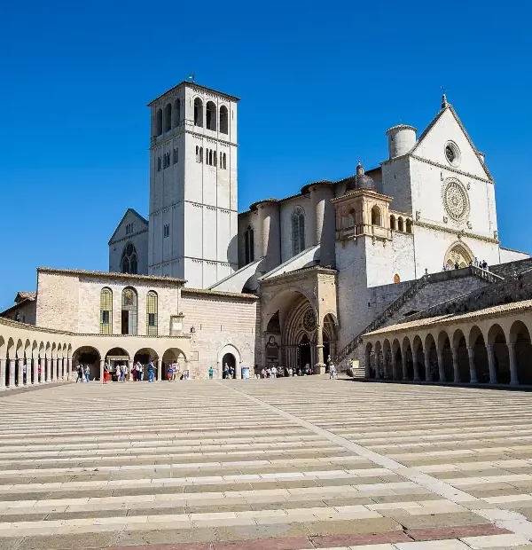 Wandern auf dem Franziskusweg: Basilica di San Francesco in Assisi