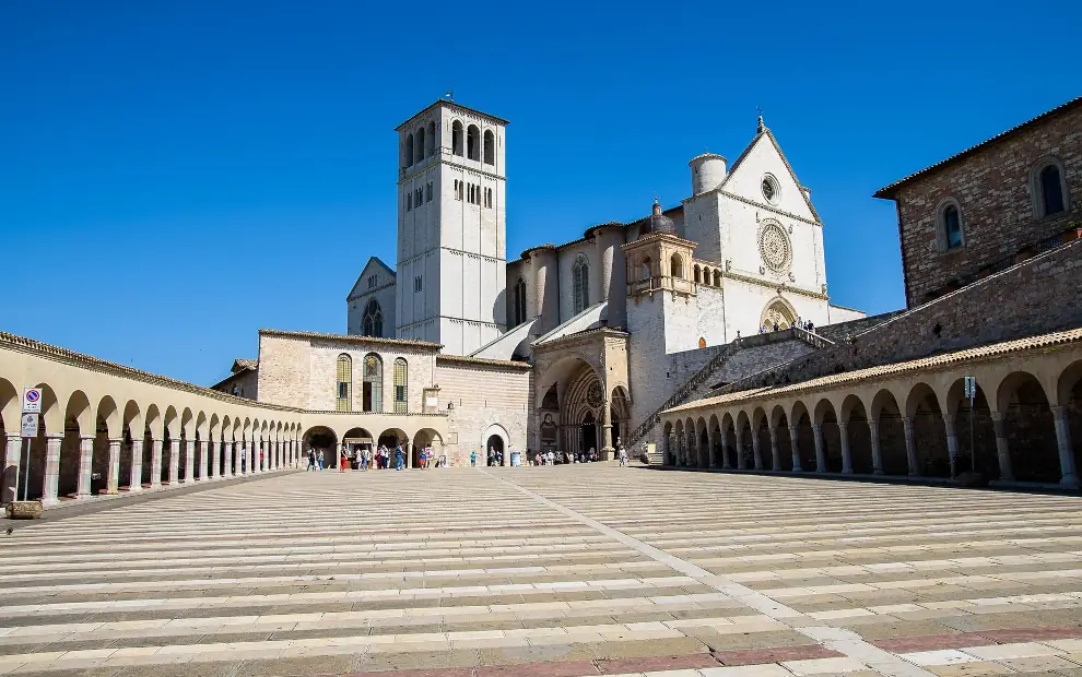 Wandern auf dem Franziskusweg: Basilica di San Francesco in Assisi
