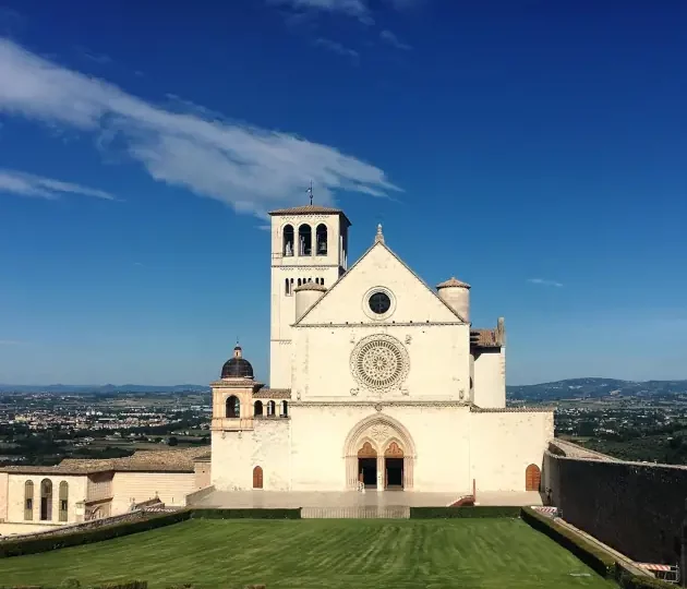 Wandern auf dem Franziskusweg: Basilica di San Francesco in Assisi
