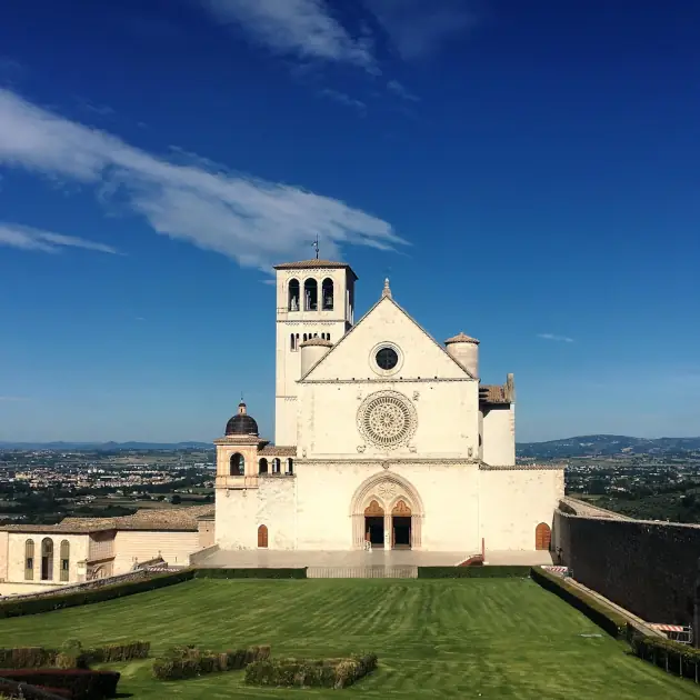 Wandern auf dem Franziskusweg: Basilica di San Francesco in Assisi