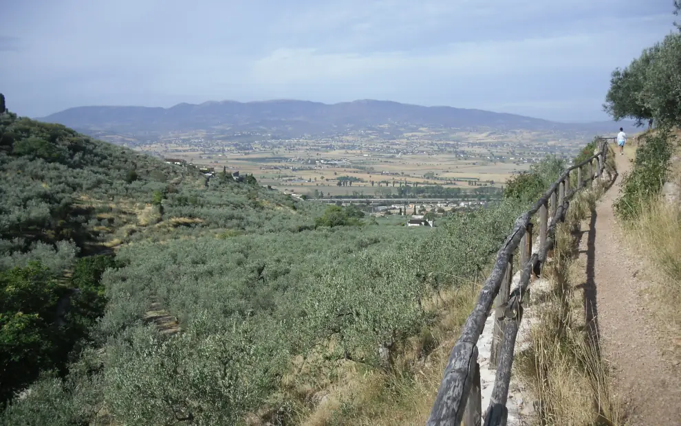 Wanderreise Franziskusweg: Wanderer auf dem Weg