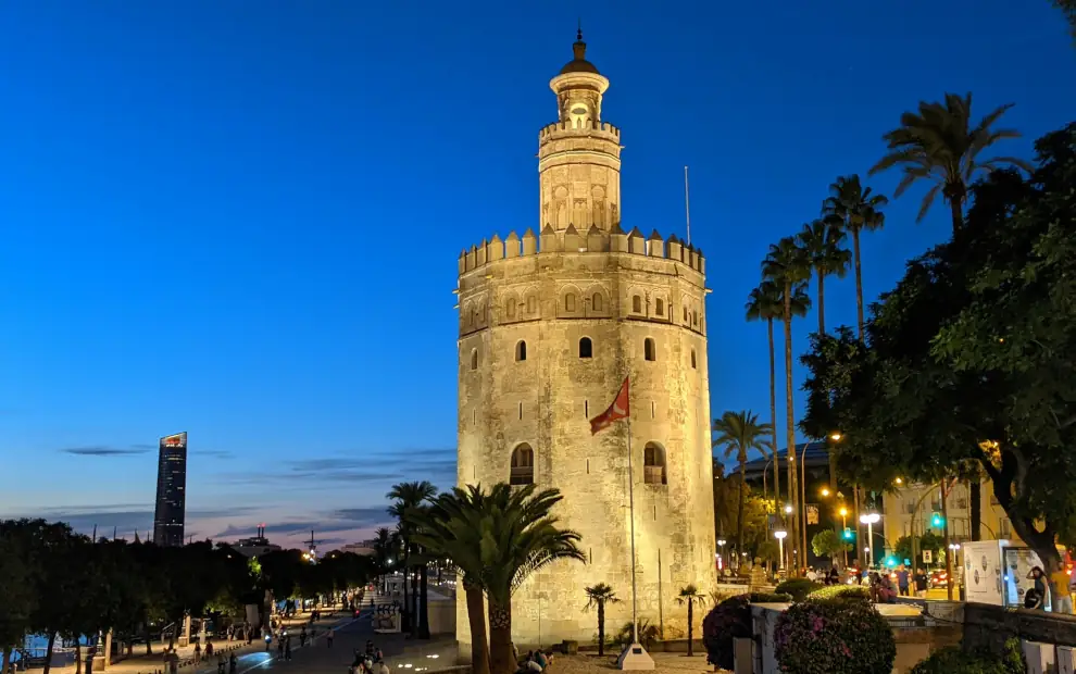 Eisenbahnrundreise Andalusien: Torre del Oro in Sevilla