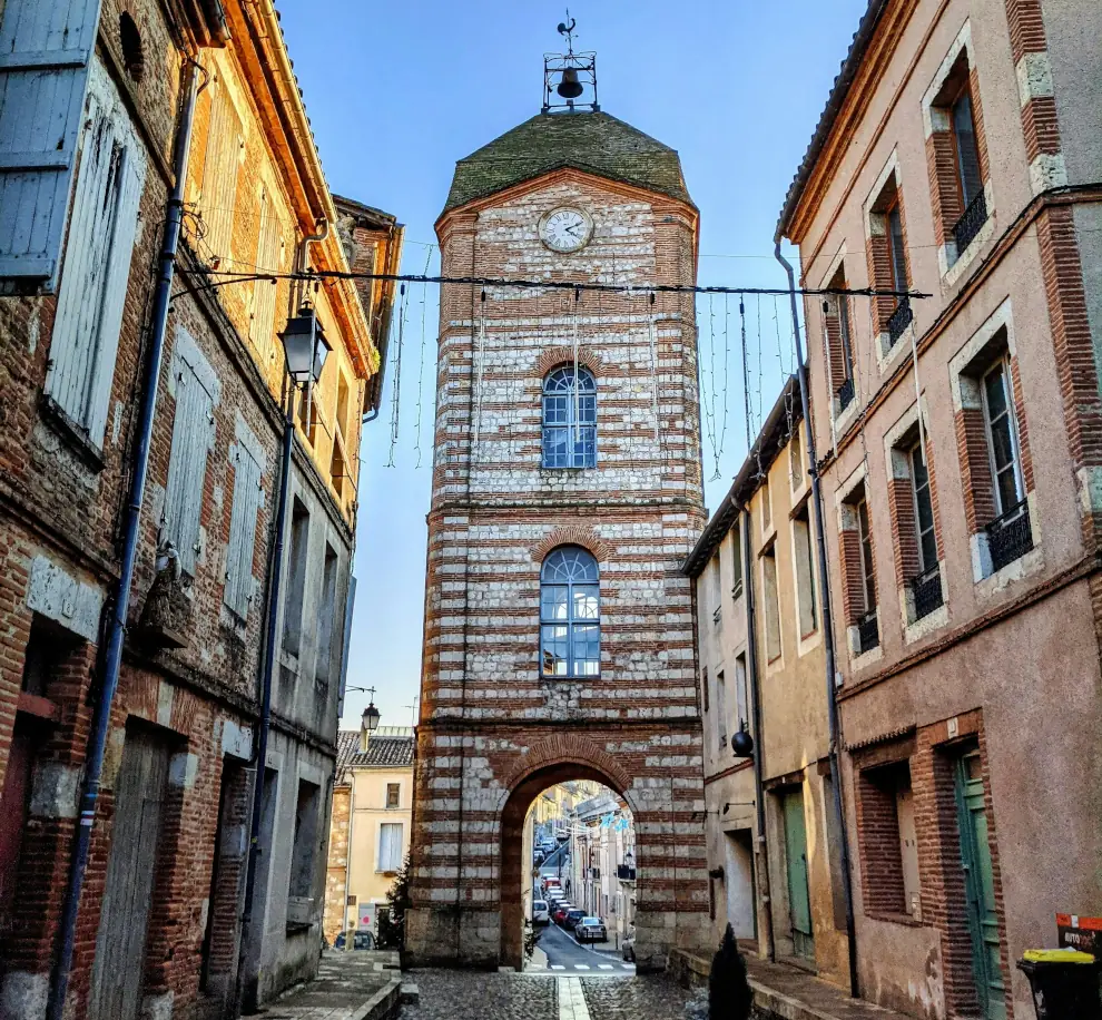 Jakobsweg von Cahors nach Lectoure: Uhrturm von Auvillar