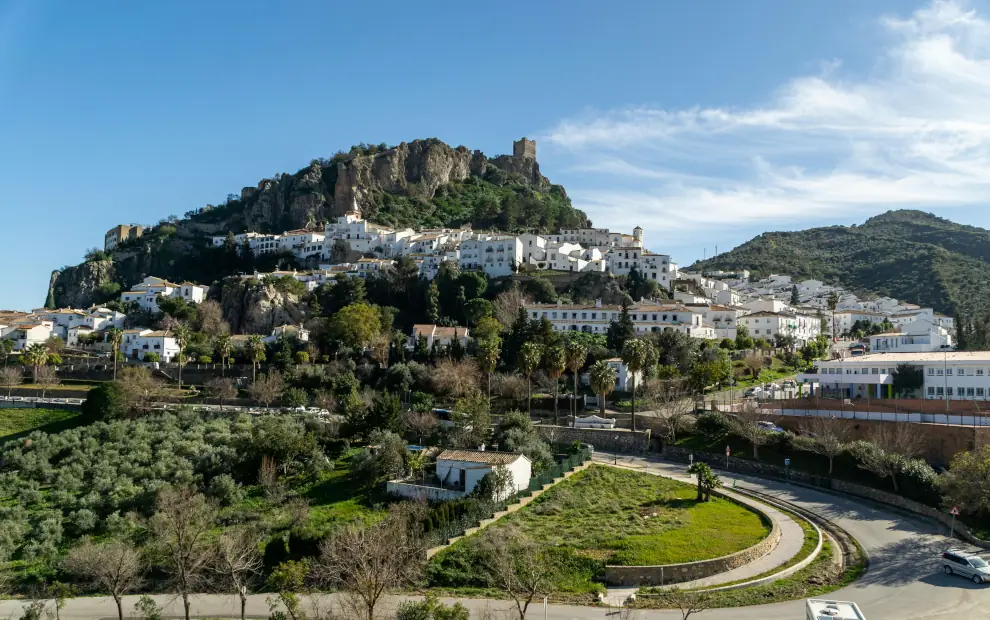 Wanderreise Andalusien: Blick auf Zahara de la Sierra